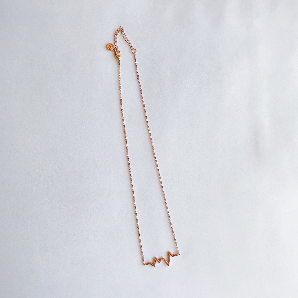 🆕 SparklePop Heartbeat Necklace - Picture 2 of 5